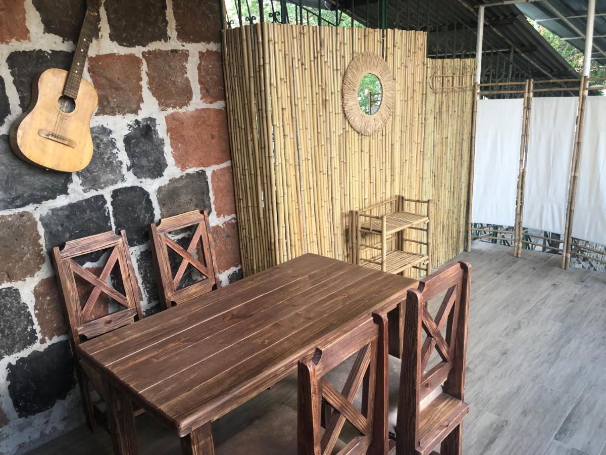 Villa Karen'S Dom & Terrace à Erévan Extérieur photo